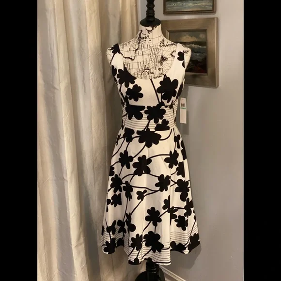 Maggy London | Dresses | Maggy London Black White Dress Floral Motif Size 8 | Poshmark Maggy London | Dresses | Maggy London Black White Dress Floral Motif Size 8 | Poshmark